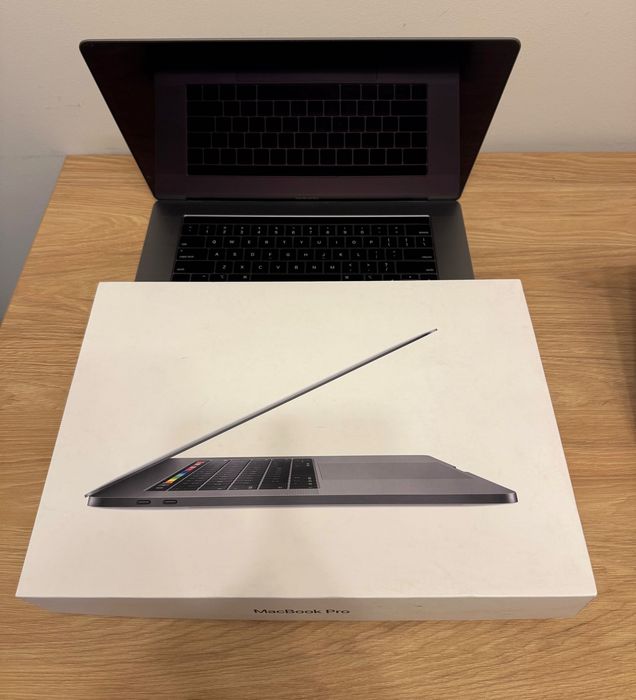 MacBook Pro 15 2019 | i9 2,4 GHz | 32 GB RAM | SSD 1 TB | Vega 20
