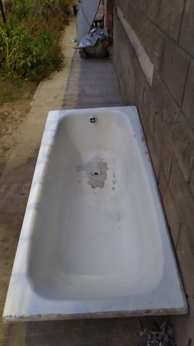 “SSSRda ishlab chiqarilgan chugun vanna, mustahkam va a’lo holatda.
Ч