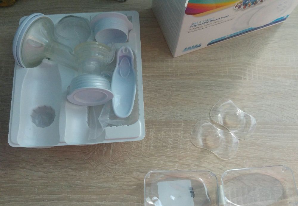 Помпа за кърмачки и силиконови протектори Avent