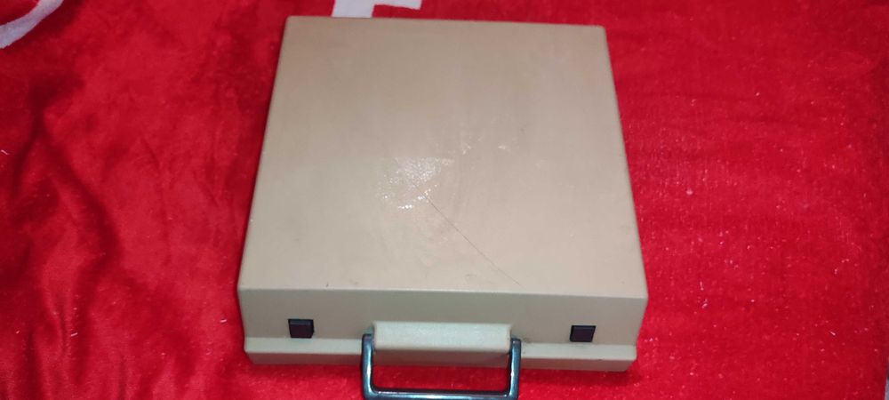 Masina de scris  portabila  ANITECH MS 200  o vand ca defecta