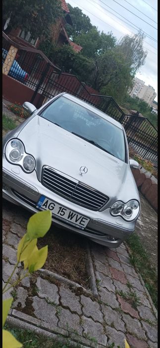 Vand autoturism Mercedes-Benz, an fabricație 2002