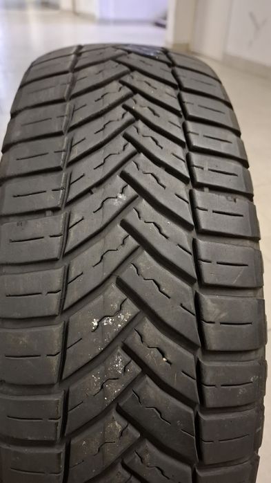 Всесезонна бусова гума Michelin 205 65 16C