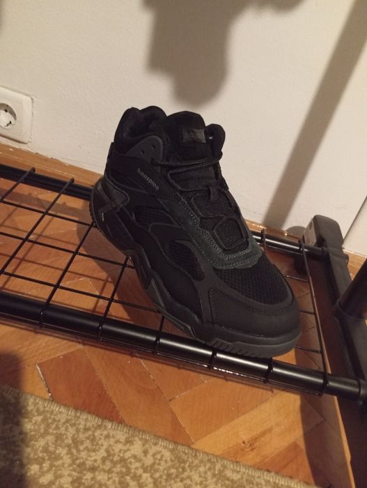 Încălțăminte model asemănător Nike Jordan