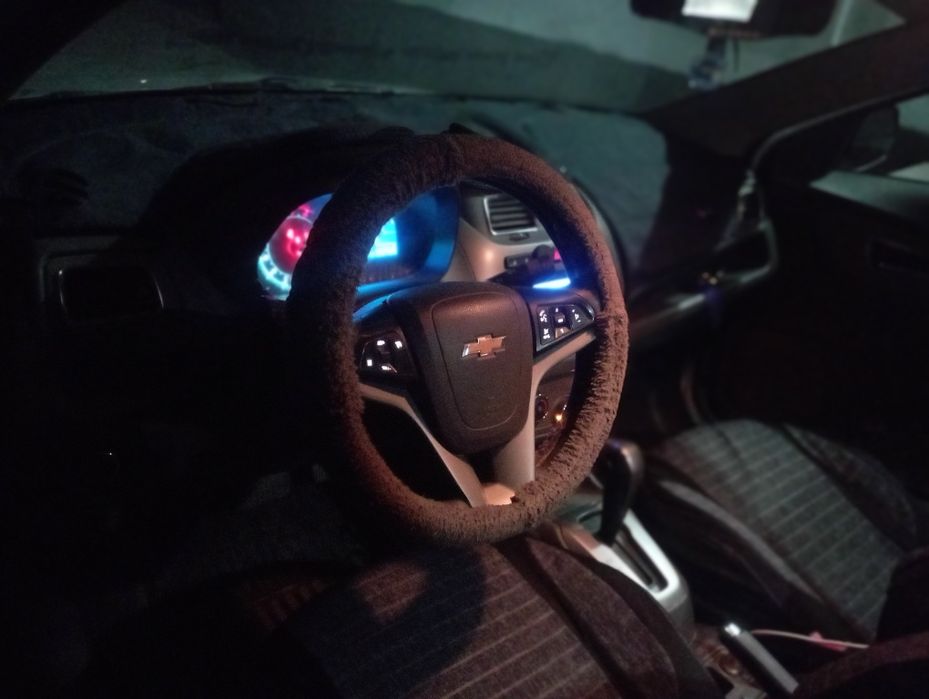 Tez va kelishilgan holda sotiladi