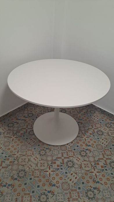 Masa rotunda Docksta Ikea