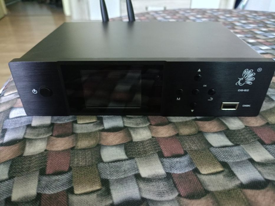 Продавам настолен цифров плеър DS-B2