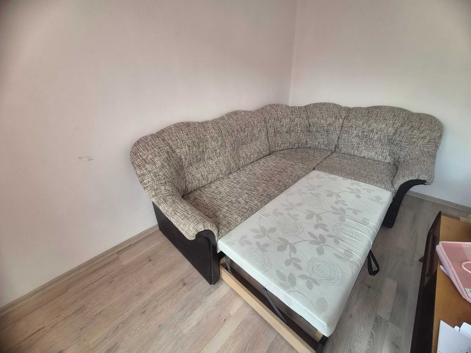 Продавам ъглов диван