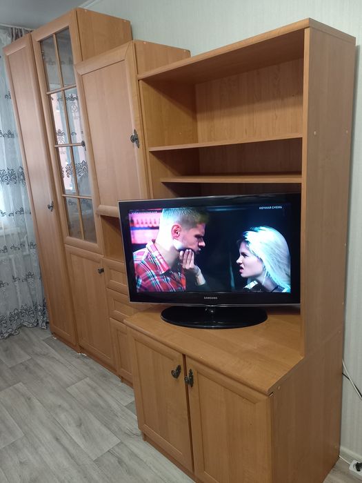 продается небольшая стенка