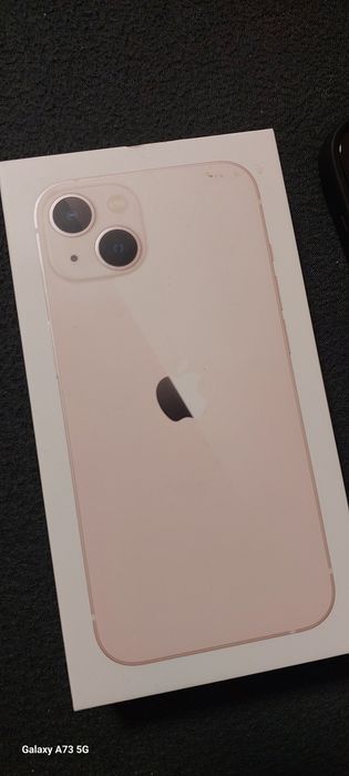 Телефон IPhone 13