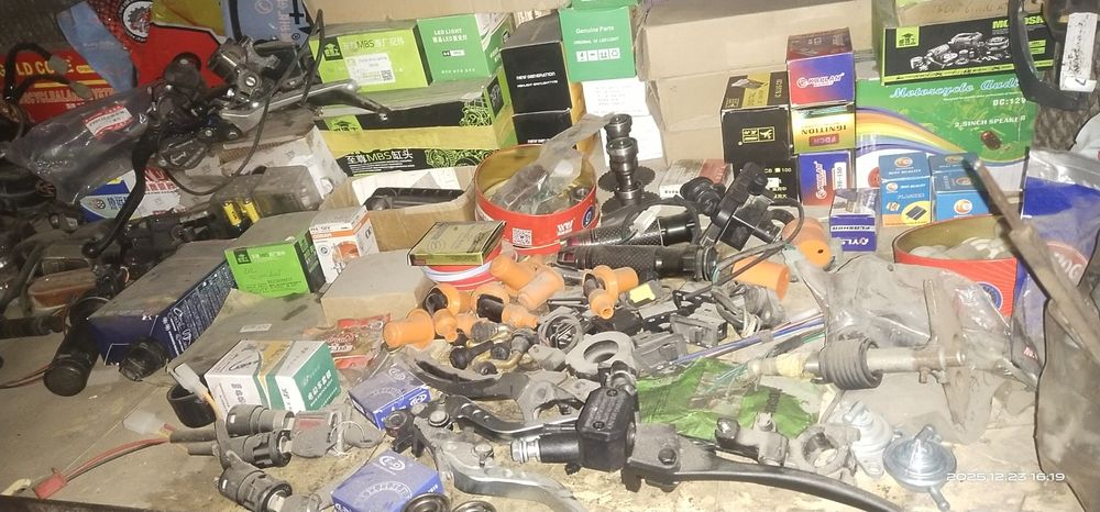 Moto Dugasu 200 250cub plastiklari sotiladi