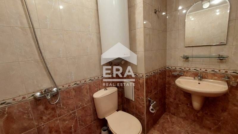 Тристаен апартамент в района на Лятно кино Тракия град Варна