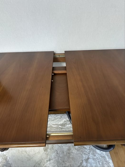 Стол гостевой деревянный