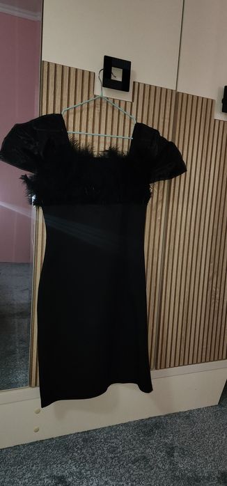 Одежда платье для девушек и женщинам.