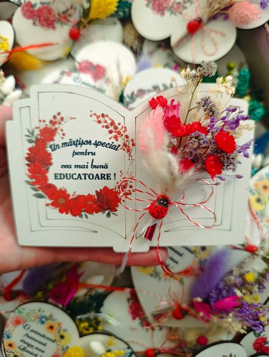 Decorațiuni si mărțișoare magnetice