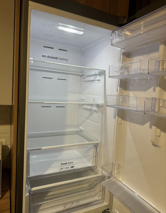 Холодильник Samsung