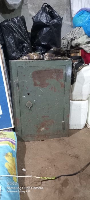 Продам сейф советский