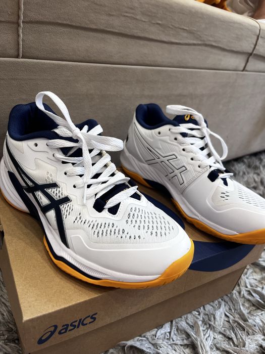 спортивные кроссовки Asics