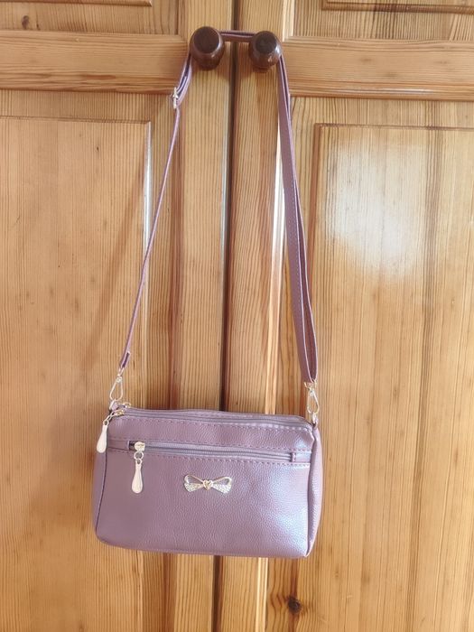 Дамска чантичка, през рамо