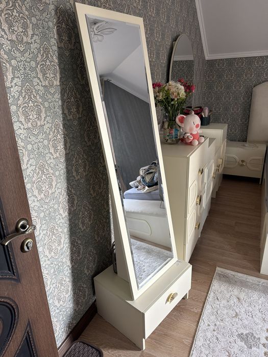 Зеркало для комнаты