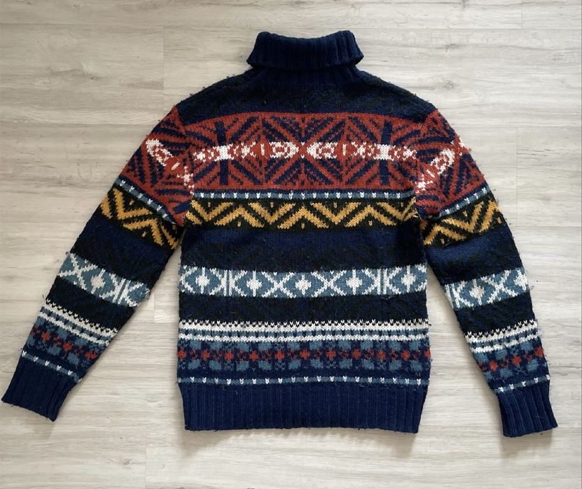 Теплый вязанный свитер