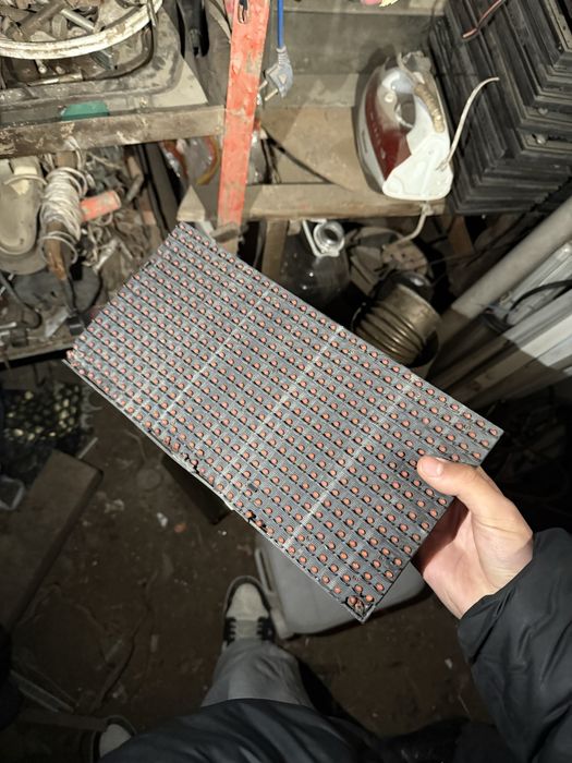 лед экран за штуку полтора