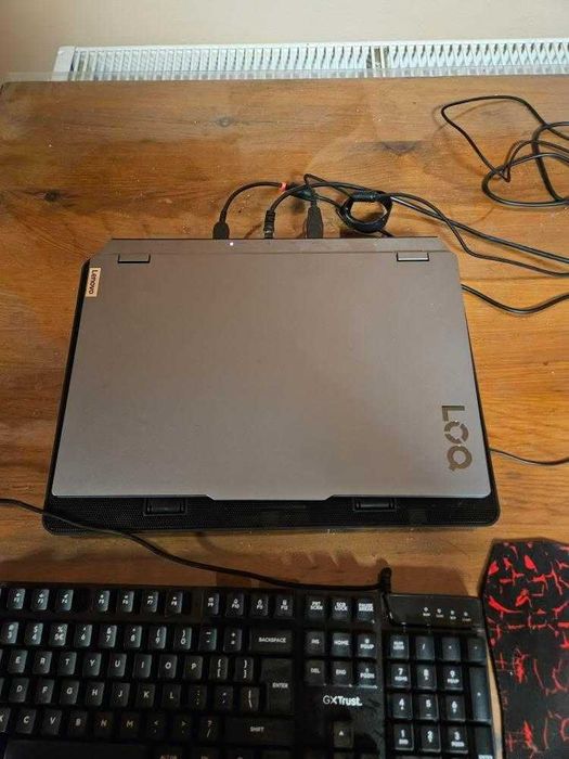 Гейминг лаптоп Lenovo + клавиатура, мишка, пад и охладител.