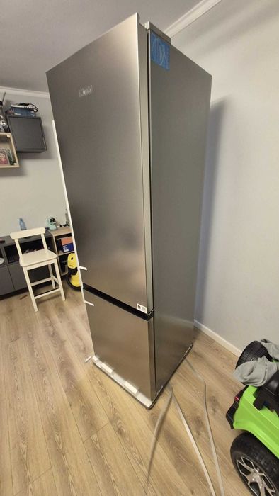 Frigider NOU Midea desfacut doar pentru proba