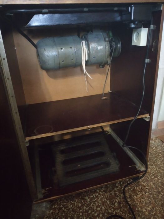 Продам швейную машину