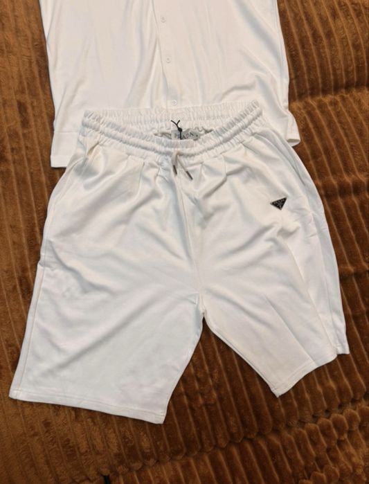 Compleu prada (pantaloni scurti si camasa)