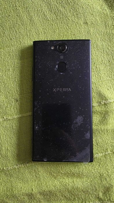 Vand telefon sony xperia este nou