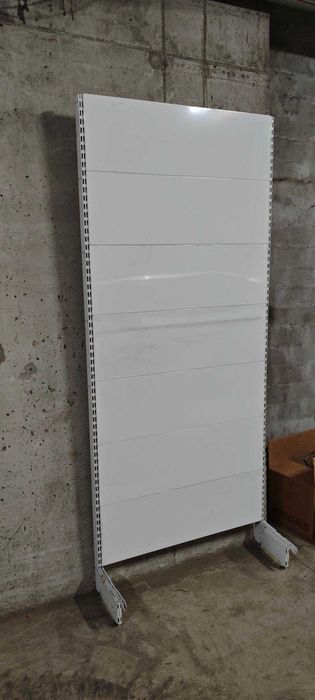 търговски стелажи Intrac Италия