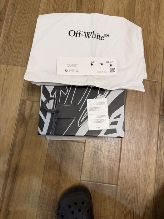 Off-White Be right back