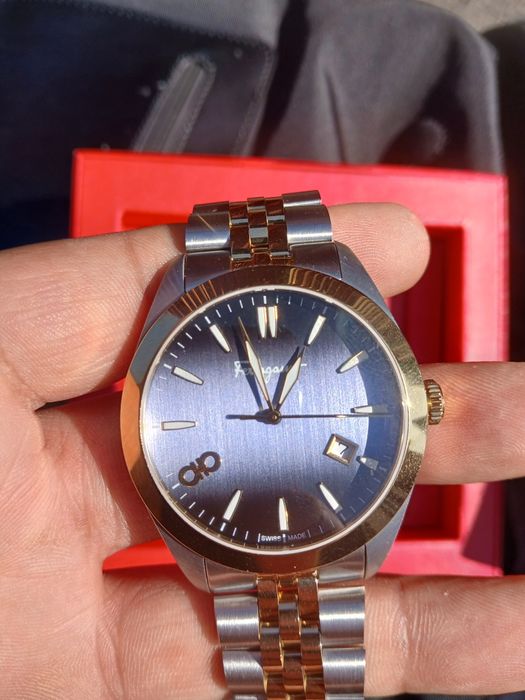 Vând ceas ferragamo