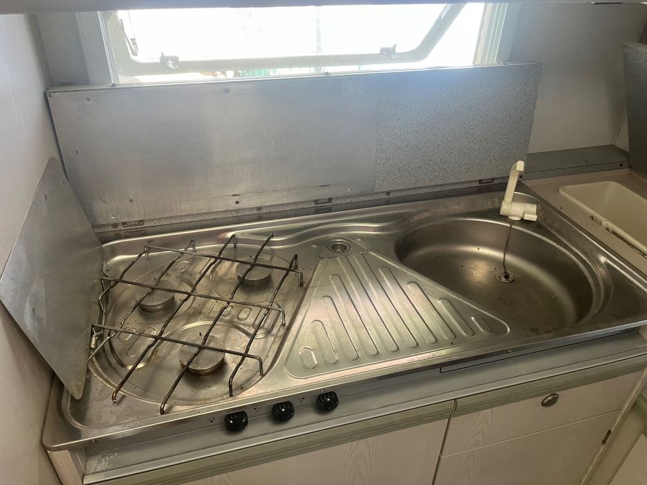 Продавам каравана на къмпинг в Гърция