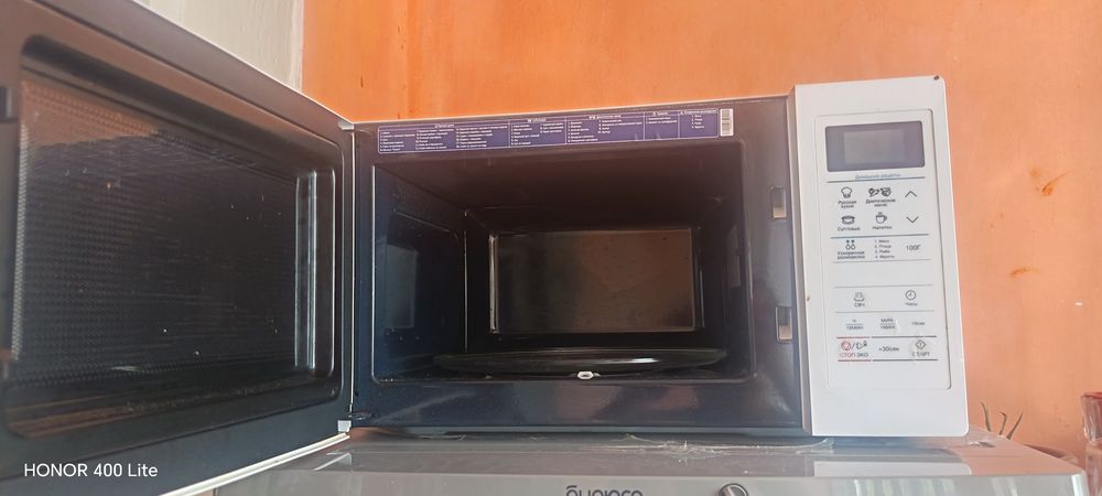 Продам почти новую микроволновку состояние отличное.