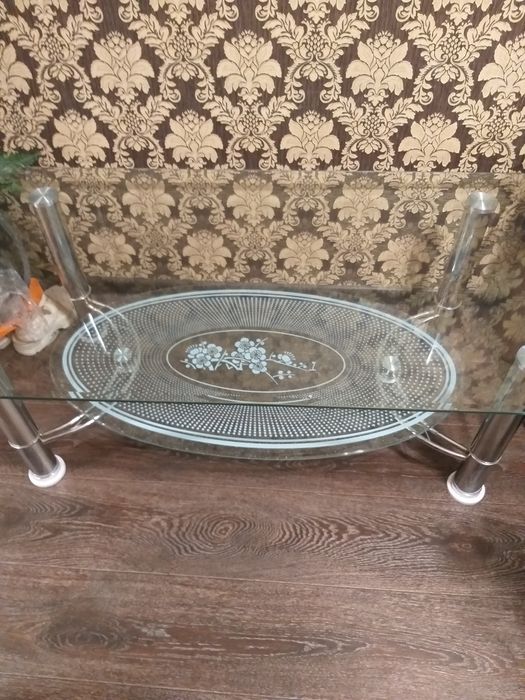 Продам стол стеклянный