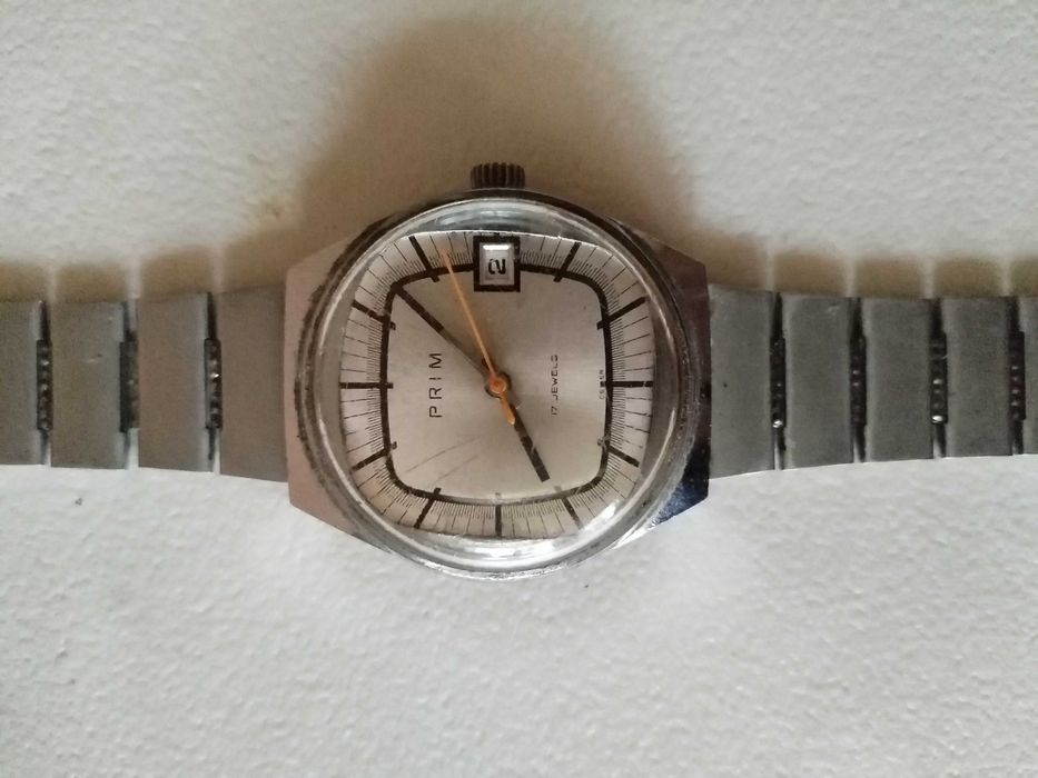 Стари Дамски и Мъжки Часовници Работещи Три от Тях