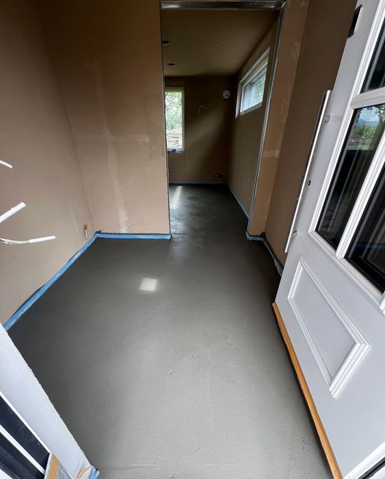 Машинна Подова Замазка – Бързо, Качествено, Навсякъде в България!