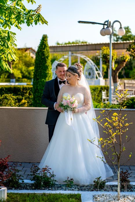 Vând rochie mireasă cu perle