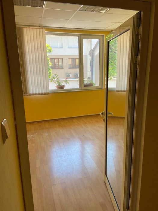 Дава се под наем Офис в Габрово, Център - 40 кв.м за 173.4 € - Снимка #3