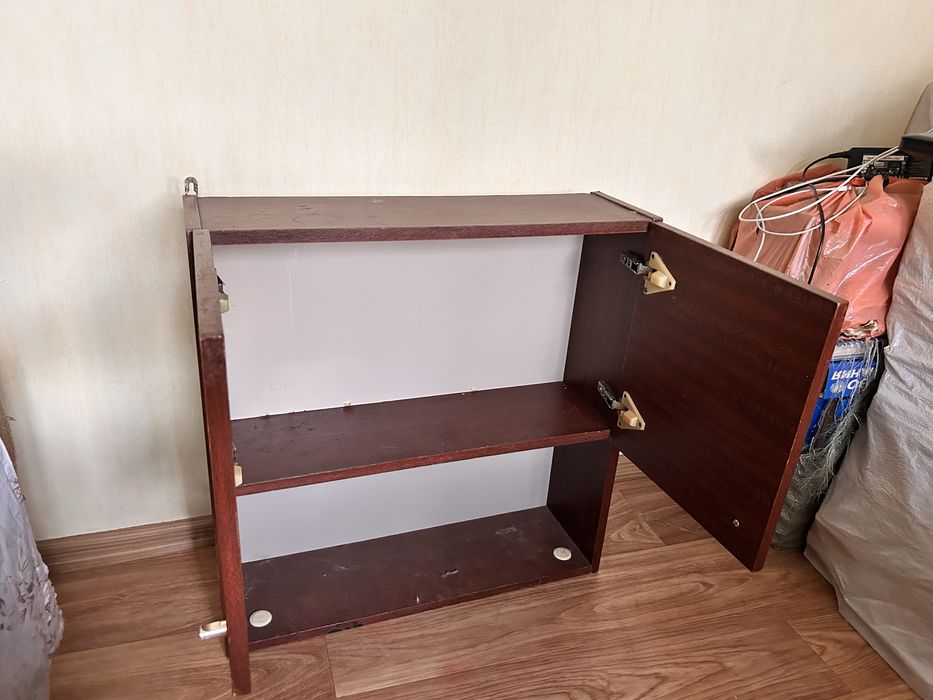 Продам навесной шкафчик и зеркало