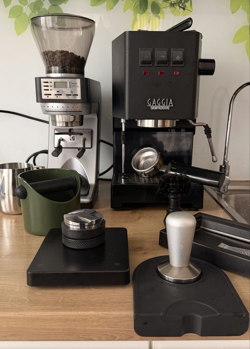 GAGGIA Classic E24 negru si rasnita Baratza Sette 270Wi
