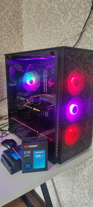 Срочно продам жёсткий диск ssd