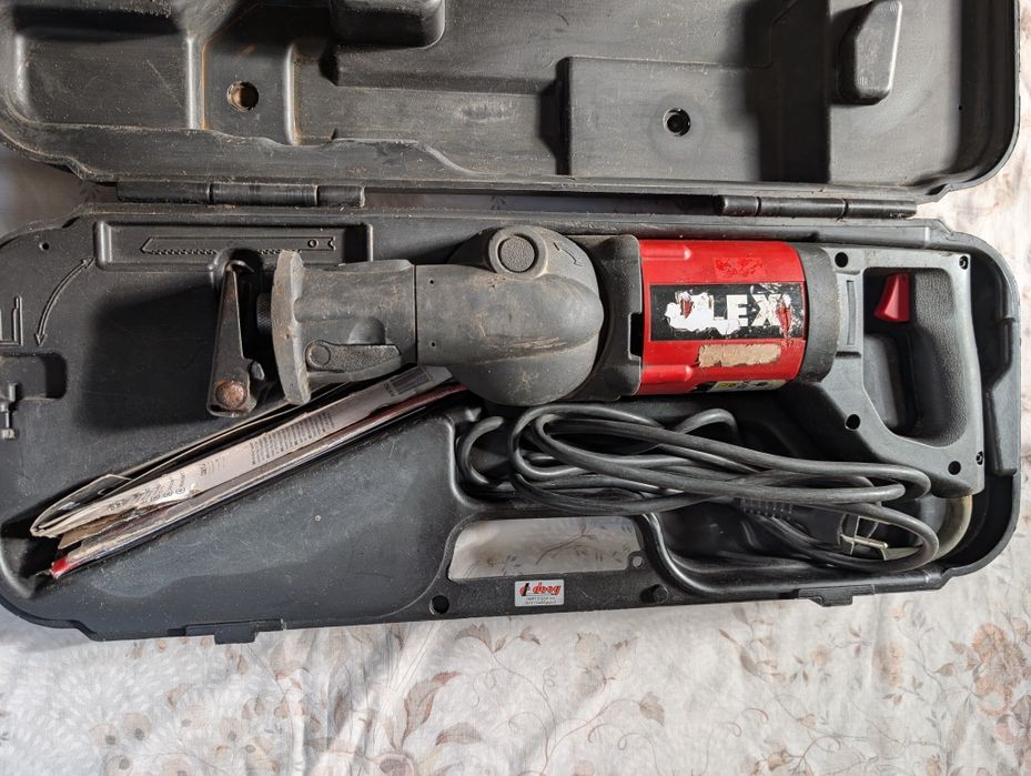 Продавам саблен трион Flex