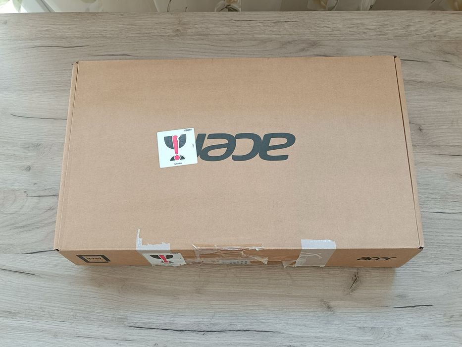 Acer Aspire 5 (A517-52G) в цвят Silver (сребрист).