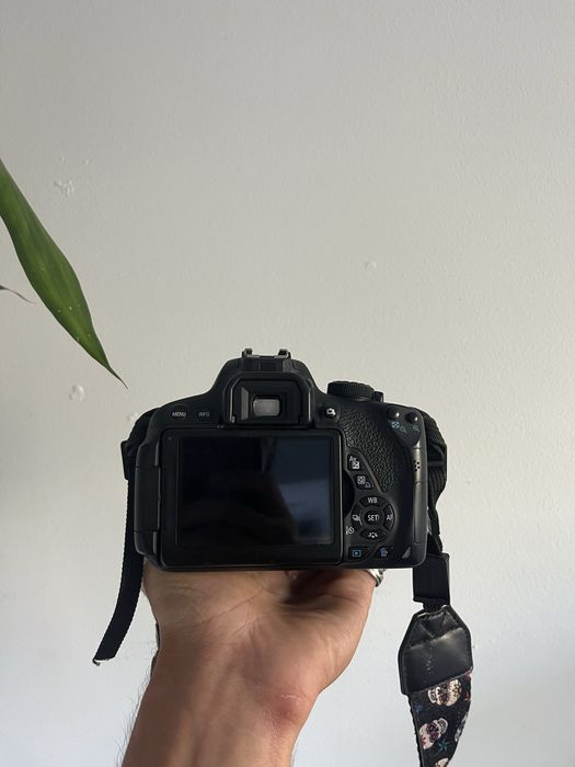Aparat foto Canon EOS 700D