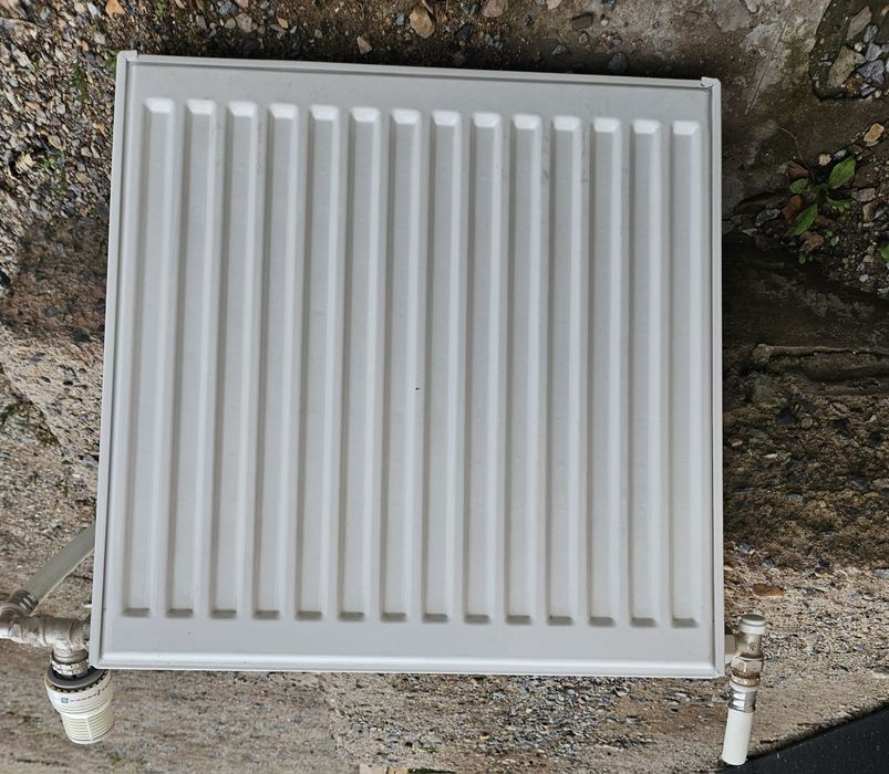 Продам панельный радиатор с регулятором температуры