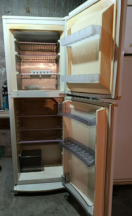 Холодильник продаётся