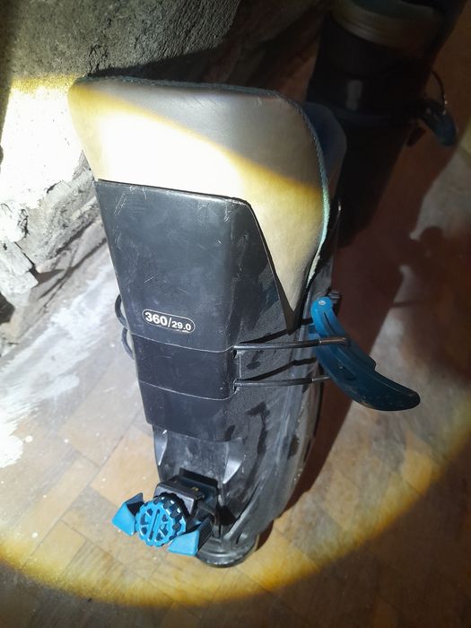 Ски с автомати, щеки и ски обувки