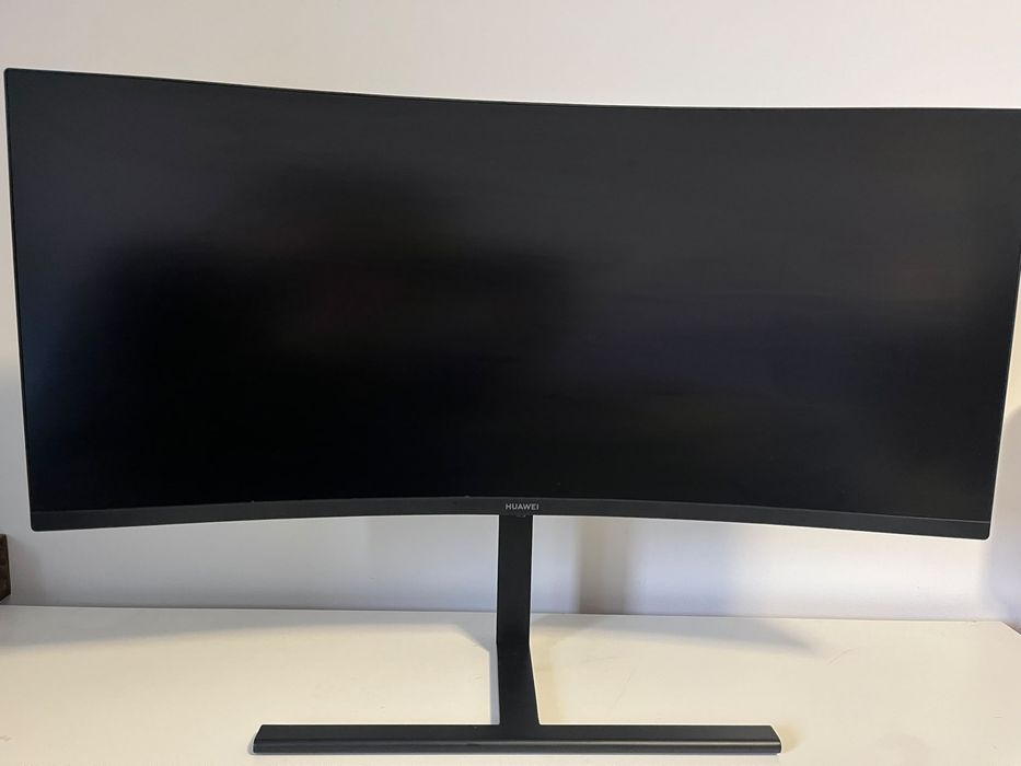 Monitor Ultrawide Curbat:
